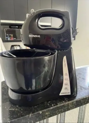 Batedeira Mondial nova 110v cor Preta