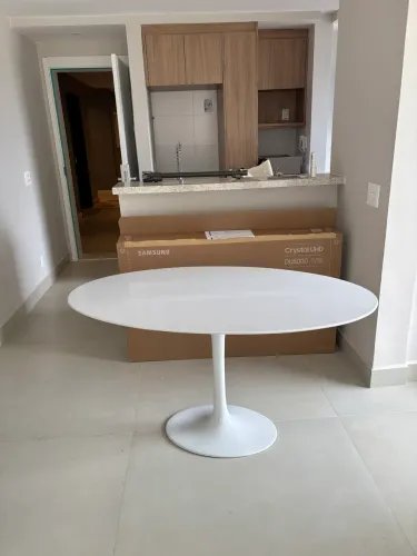 Mesa saarinen tampo de mármore