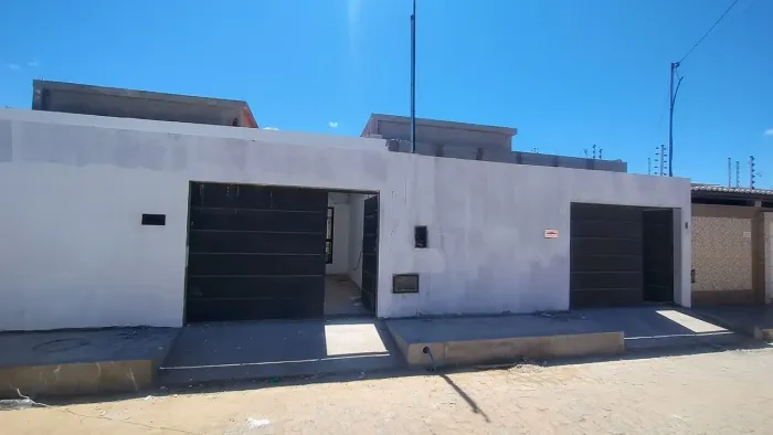VENDO - CASA 3/4 (SENDO 01 SUÍTE COM CLOSET) - BAIRRO PIRANGA - JUAZEIRO-BA