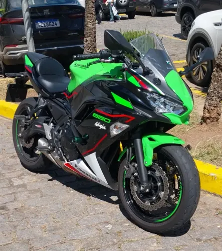 Kawasaki Ninja 650 Modelo KRT 2022