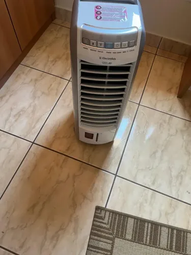 Climatizador Eletrolux Branco com Aquecimento em Perfeito Estado