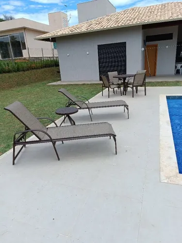 Conjunto de mesas e cadeiras com espreguiçadeiras em alumínio tela sling