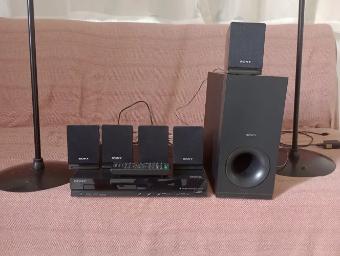 Home Theater Sony System DAV-TZ140