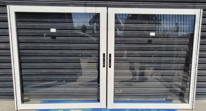 Janela da linha Gold 3 folhas de corre com tela mosqueteiro 