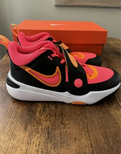 Tênis Nike - Cores Vibrantes!