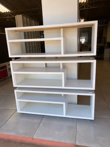 Rack moderno branco para sala de estar