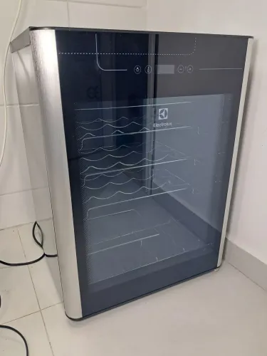 Adega Refrigerada Electrolux 24 garrafas- Nova