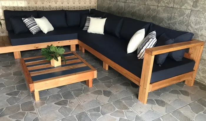 Sofá de luxo em madeira maciça