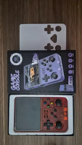 Retro console r36s laranja com cartão de jogos