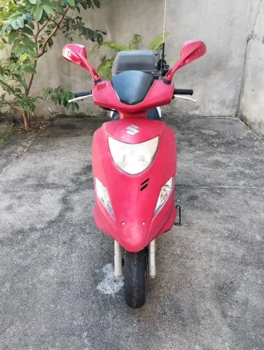 Suzuki Burgman 125 - 2013/2014 - Econômica e Confortável