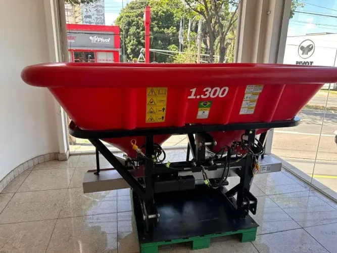 Distribuidor de adubo e semente |São Jose | 1300 -Novo