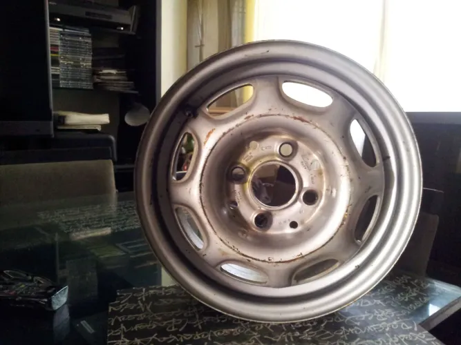 Roda aro 13 com bico sem amassado