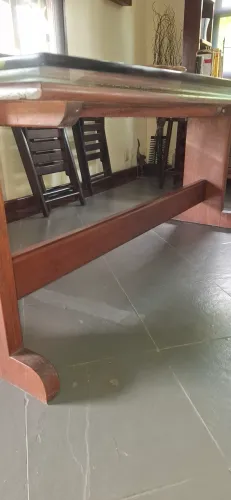 Mesa seis lugares sem cadeiras com tampo de vidro sem arranhão 