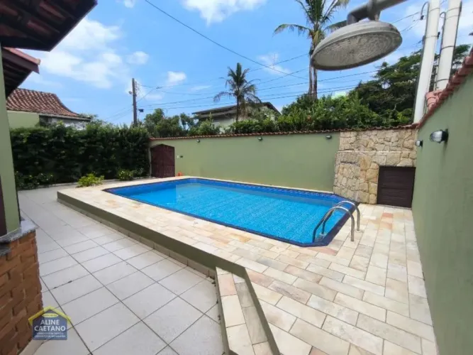 Oportunidade!! Casa com piscina,03 dorms, pertinho da praia!!
