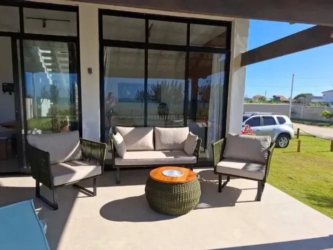 SOFÁ DE 4 LUGARES PARA ÁREA EXTERNA COM ESTOFADO IMPERMEÁVEL