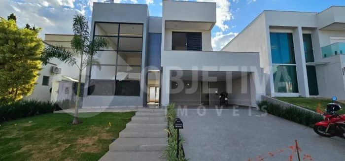 Casa em Condomínio à venda, 3 quartos, 3 suítes, 4 vagas, Jardins Roma - UBERLANDIA/MG