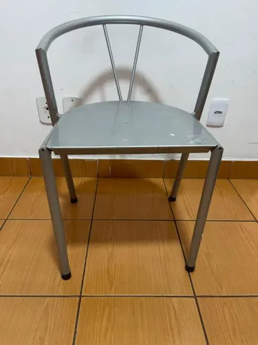 Cadeiras de ferro - 4 Unidades na cor Cinza - 50,00 cada  - OU AS 4  JUSNTAS - R$150,00