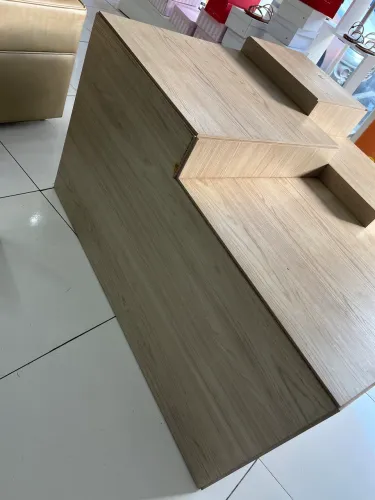 Expositor em MDF para lojas de sapatos e roupa