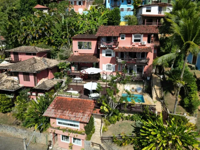 Casa em condomínio fechado com piscina, jacuzzi, 5 quartos