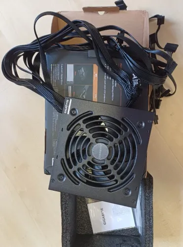 Fonte Gigabyte GP-P550B, 550W, 80 Plus Bronze, PFC Ativo Semi nova!