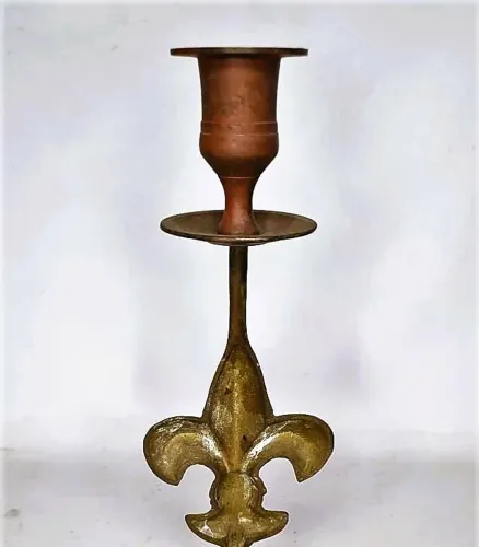  Antigo castiçal indiano Bronze cinzelado e acobreado coluna com folha e base redonda*