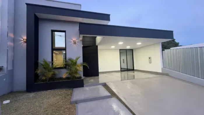 Excelente Casa Térrea na Laje 3 Suítes no Condominio Forest Hill / Financia