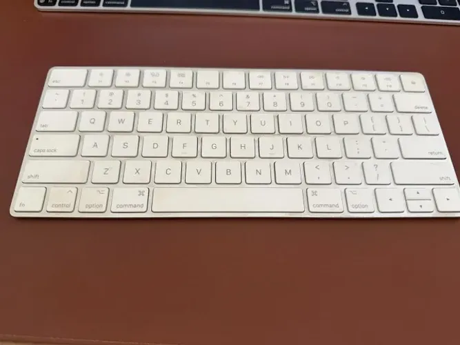 Apple Magic Keyboard Lightning 