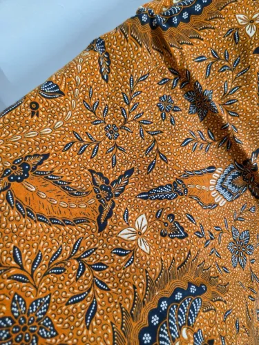 Corte de tecido mostarda comprado em Bali medidas 2,20 x 1,10m versátil p/ diversos usos