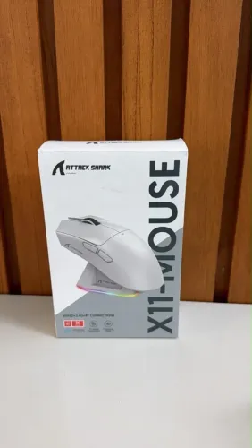 Mouse Gamer Attack Shark X11 na cor branca.
