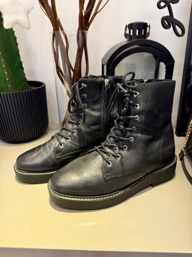 bota coturno schutz 38