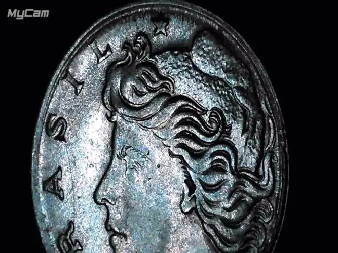 Moeda de 1 centavo de 1969 com inclinação a esquerda.