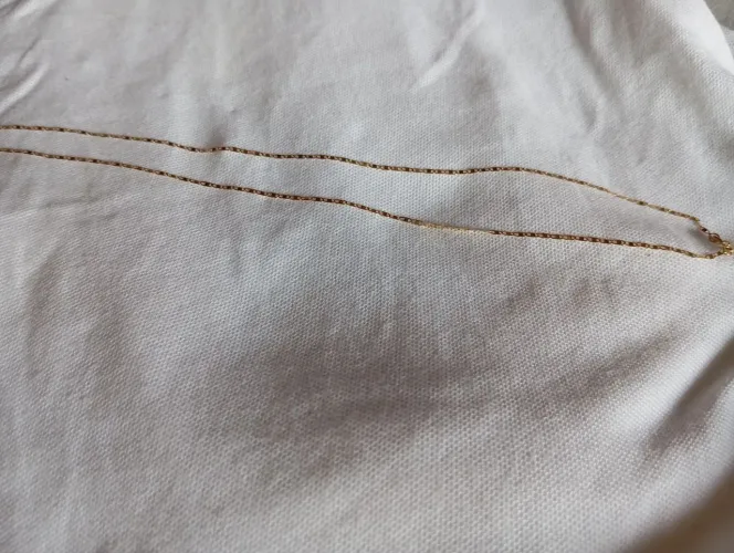 Vende se um corrente de ouro