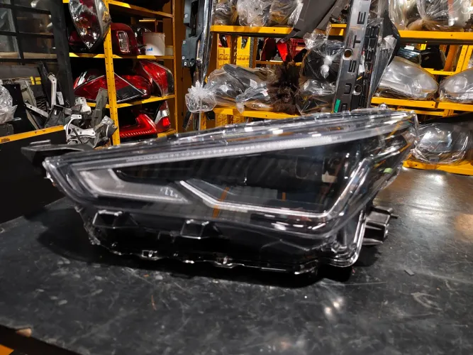 Farol esquerdo Yaris Cross Full LED 2026 2027