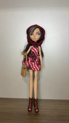 Boneca Ever After High Cerise