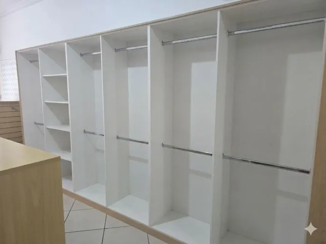 2 Armários com 06 repartições cada