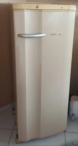 Geladeira e sofá os por 400