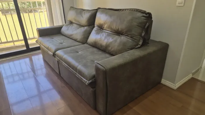 Sofá 3 Lugares Couro Ecológico Verde (Design Moderno e Pouco Uso)