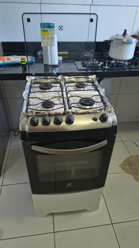 Fogão 4 bocas Eletrolux (em boas condições de uso)