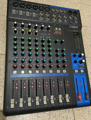 Mesa de som Yamaha MG12 3ª Geração