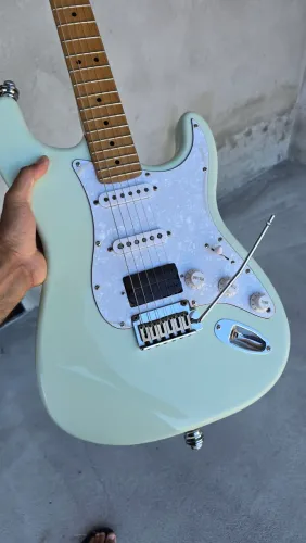 GUITARRA FENDER SQUIER DELUXE