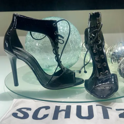 Sapato sandália Schutz