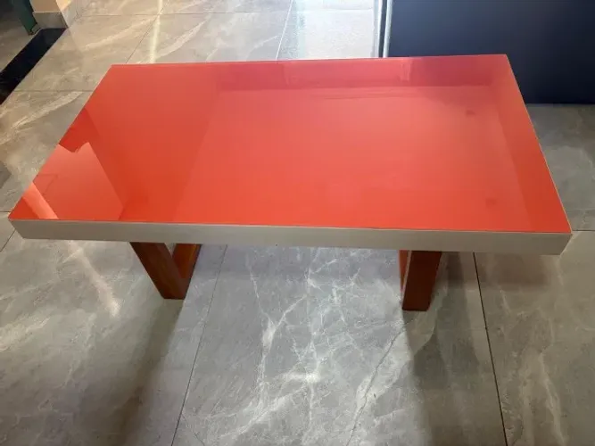 Mesa de Centro em Madeira Maciça - Excelente Estado de conservação