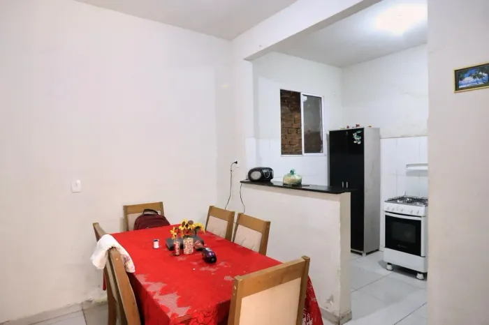 Casa à Venda - Santa Cruz, 2 Quartos, 300 m2