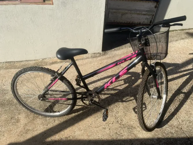 [Perfeita] Bicicleta KLS Aro 26 com Cestinha - Ótimo estado 