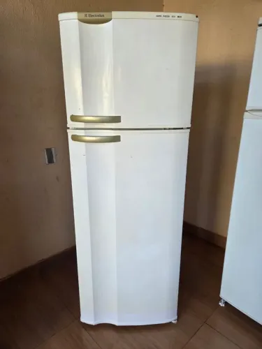 Vendo Geladeira Eletrolux Dc 37