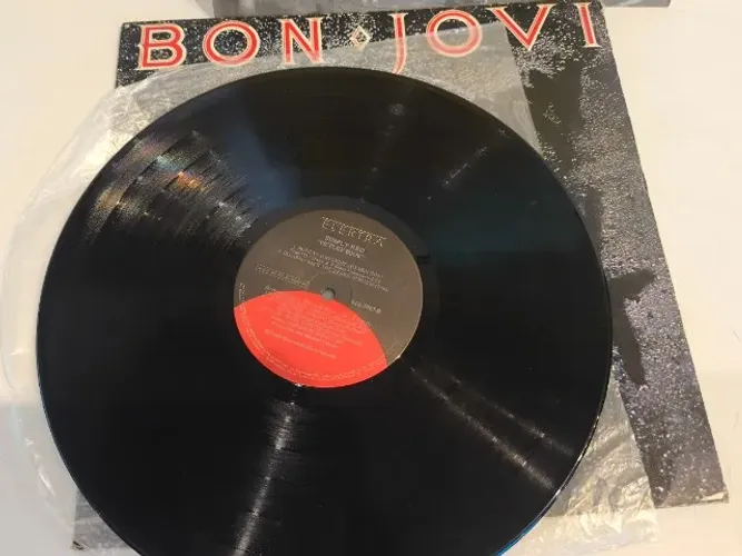 LP de vinil da banda Simply Red intitulado Picture Book - capa trocada Bon Jovi