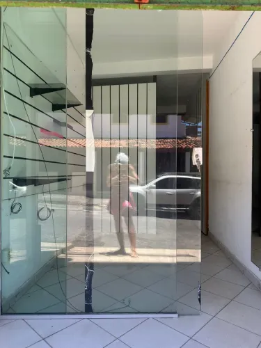 Alugo excelente ponto comercial atrás da Praia da Sereia de Itapuã 