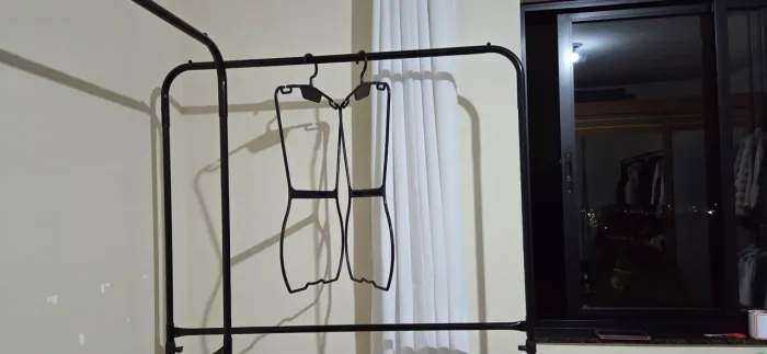 Cabideiro de roupas ( arara nova )