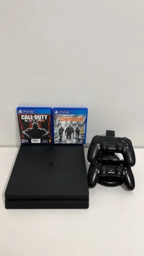PS4 SLIM COM 2 JOGOS + 2 CONTROLES
