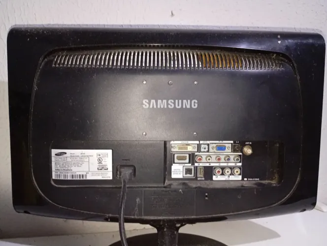 Monitor Samsung - 27 polegadas imagem um pouco distorcida